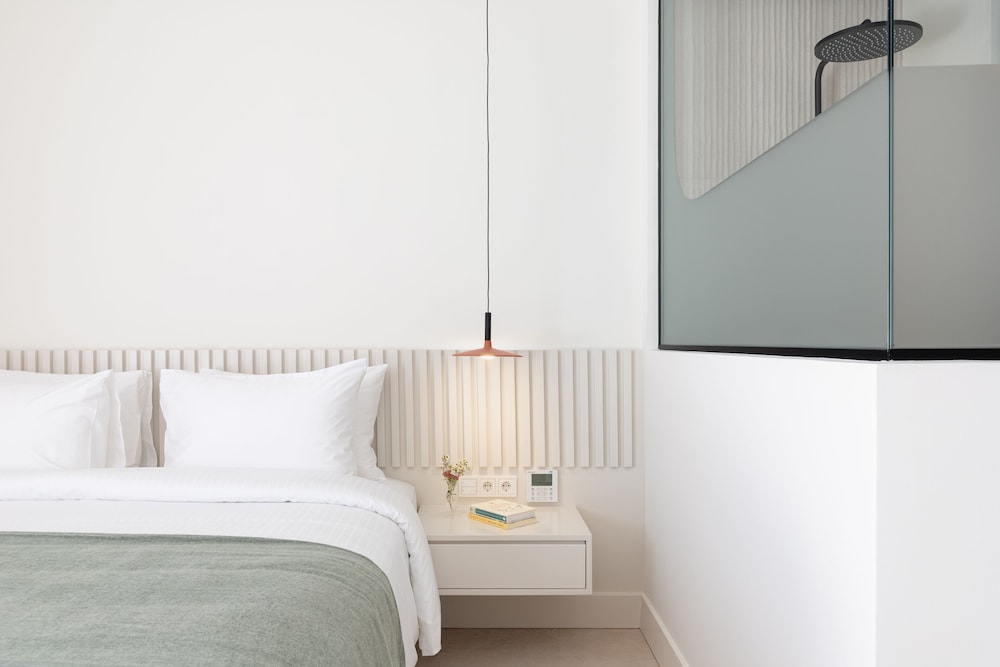 SUPERIOR, KING BED, ACROPOLIS VIEW