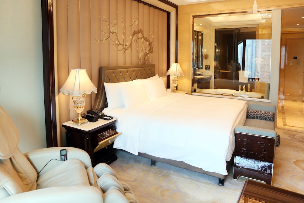 Wanda Reign Wuhan 18/67