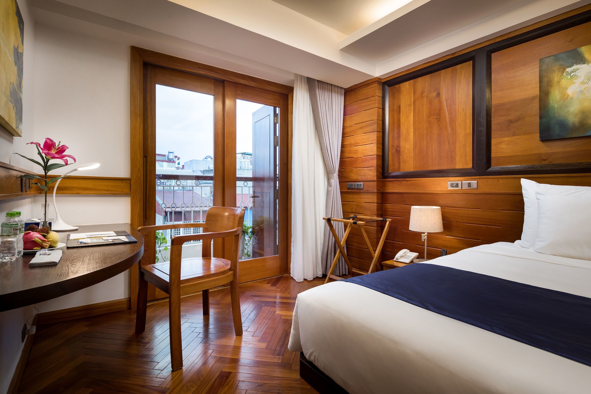 EXECUTIVE, DOUBLE OR TWIN BED, CITY VIEW, BALCONY