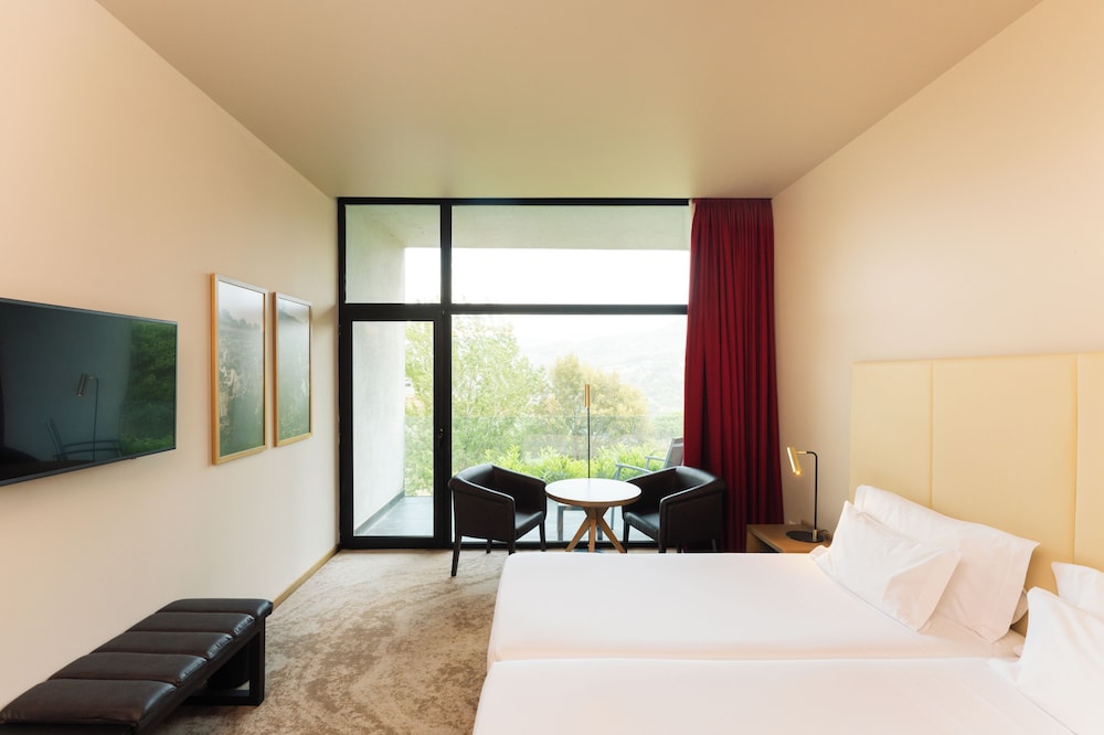 Room, Twin Beds, Garden View