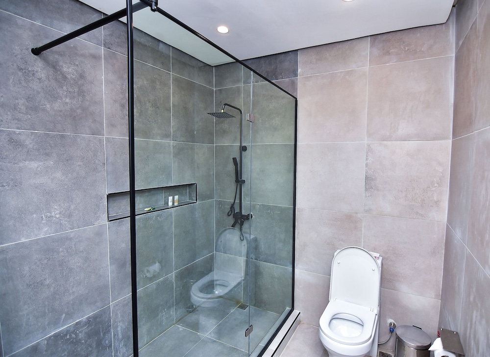 Pearl Gate Hotel 46/50