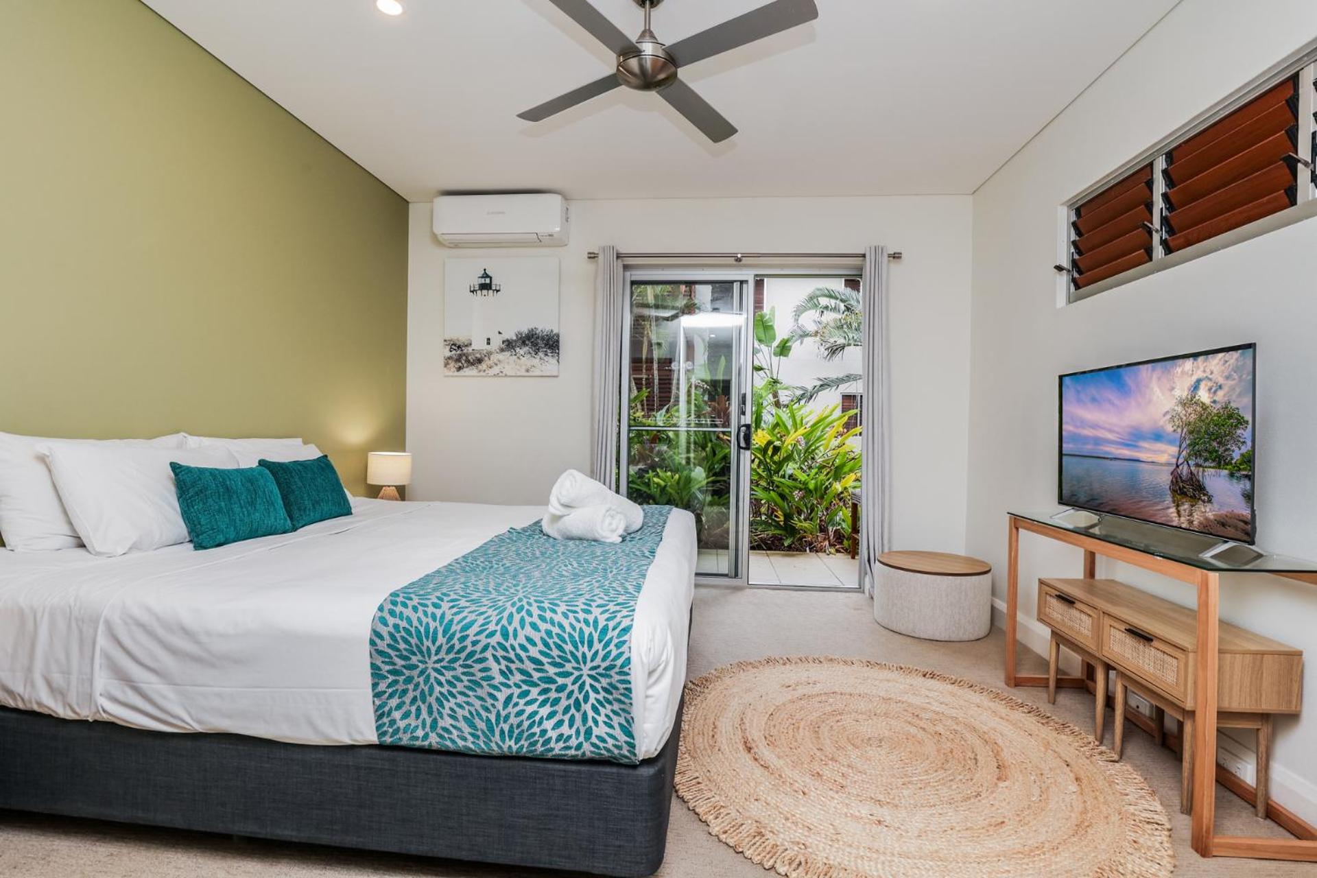 2 Bedrooms, Beach House, Apartment, with Pool