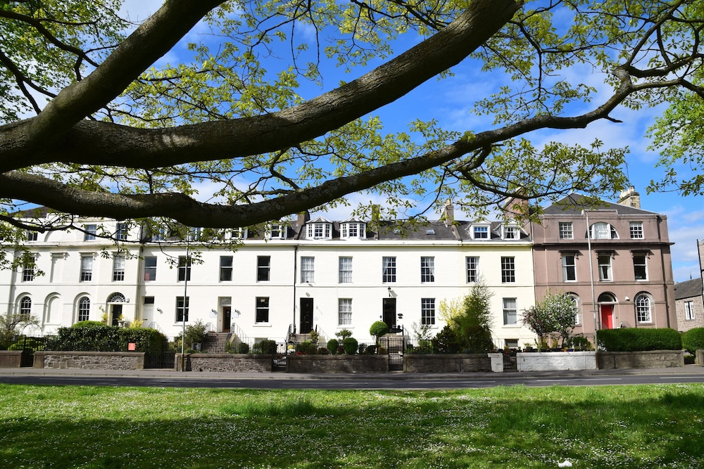 The Townhouse 41/46