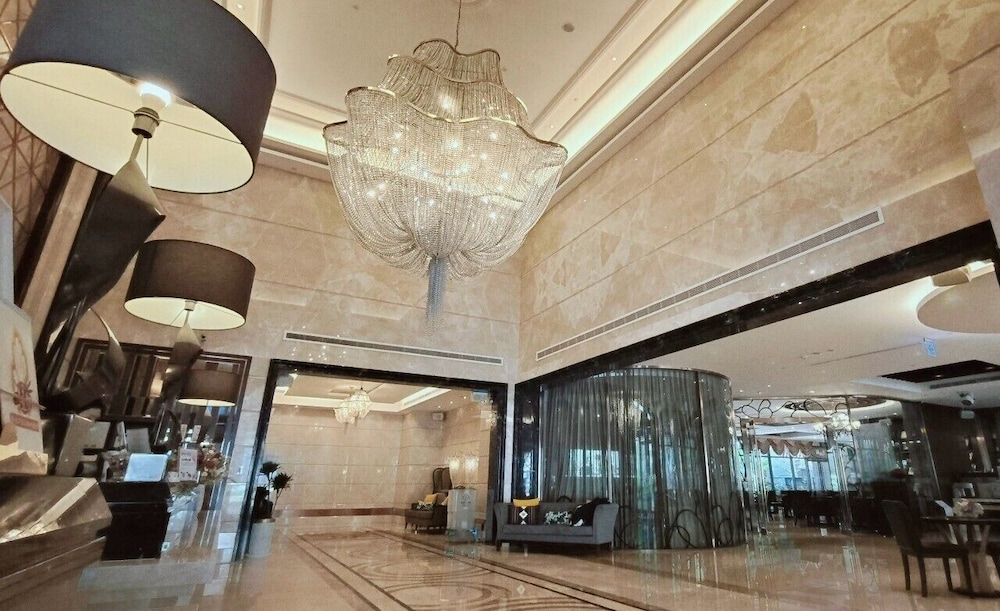 S Aura Hotel 10/50