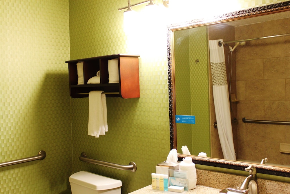 Hampton Inn Perry, GA 12/47