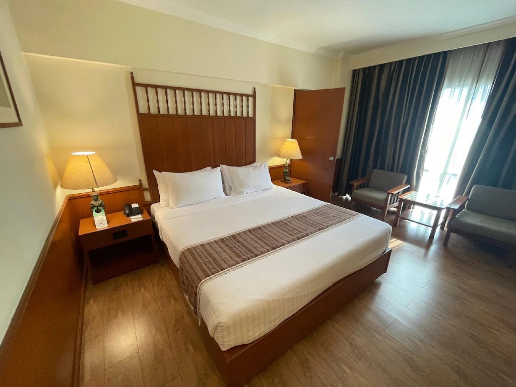Connecting Room