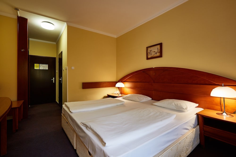 HOTEL LOVER 17/55