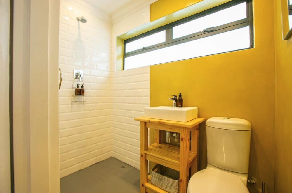 Hout & About Guest House 38/39