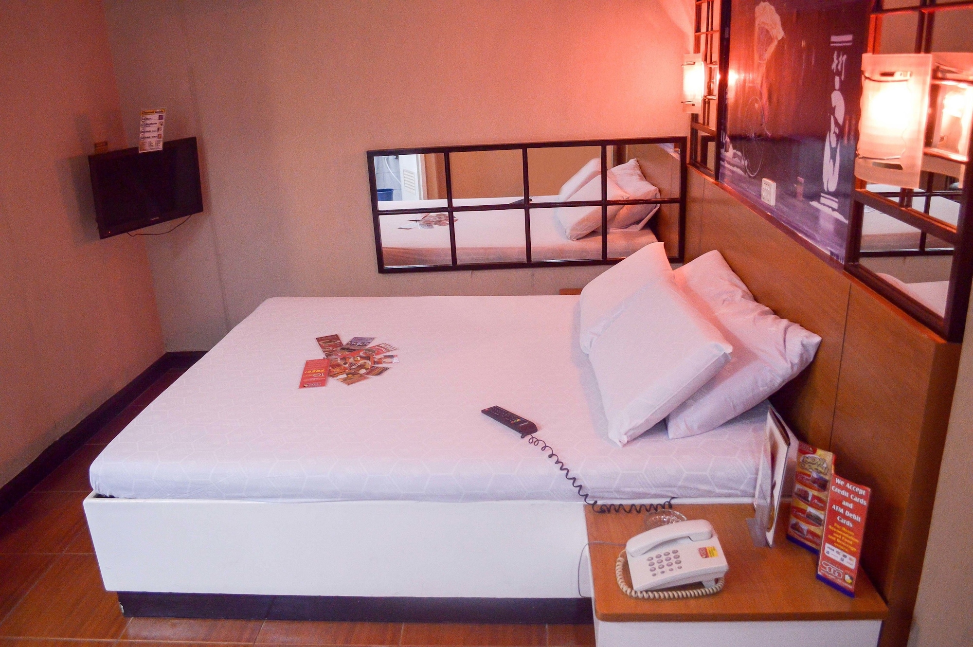 EXECUTIVE, QUEEN BED