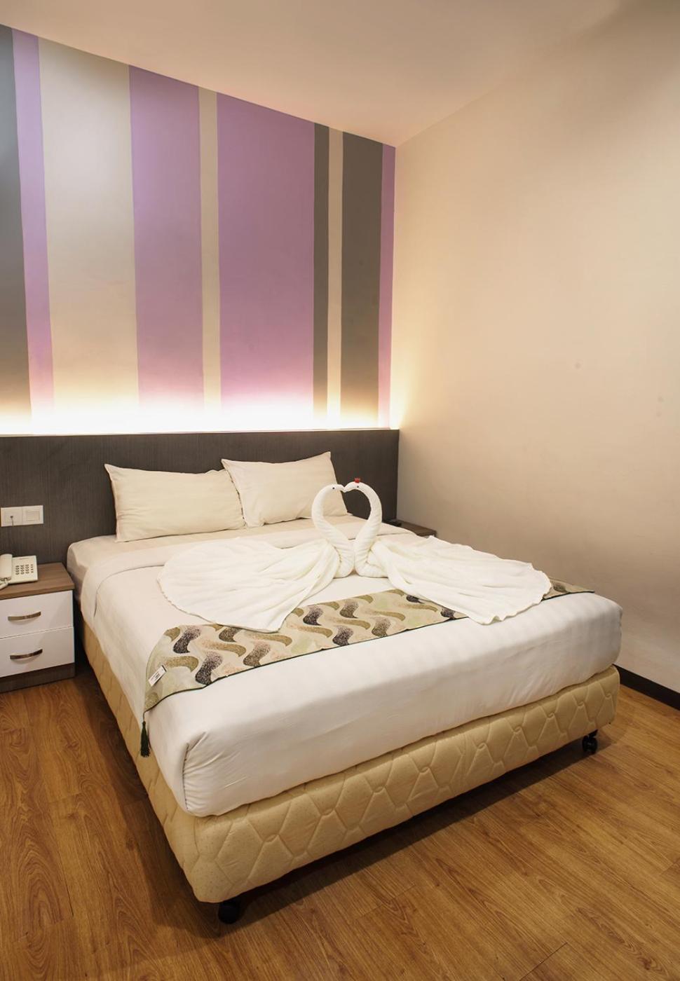 Deluxe, Double Bed, No Window