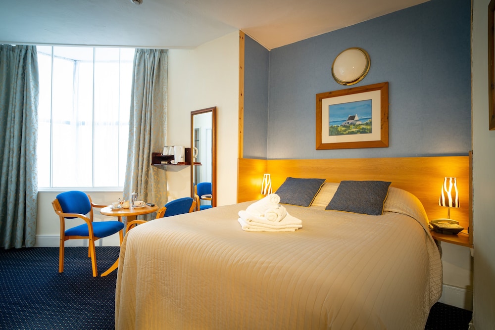 Ashley Hotel 15/60