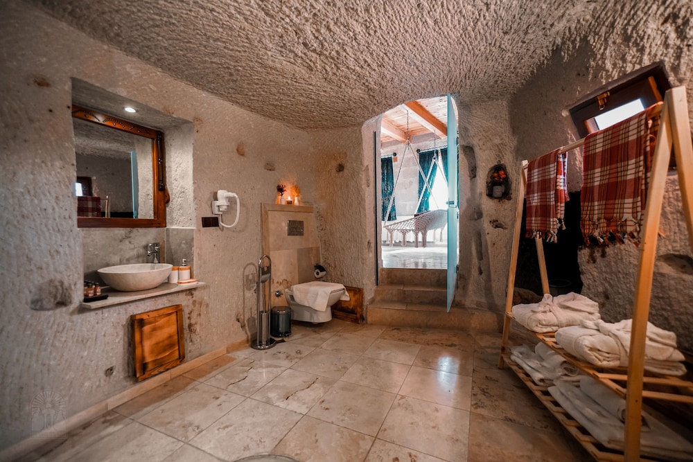 Zeus Cave Suites 17/50
