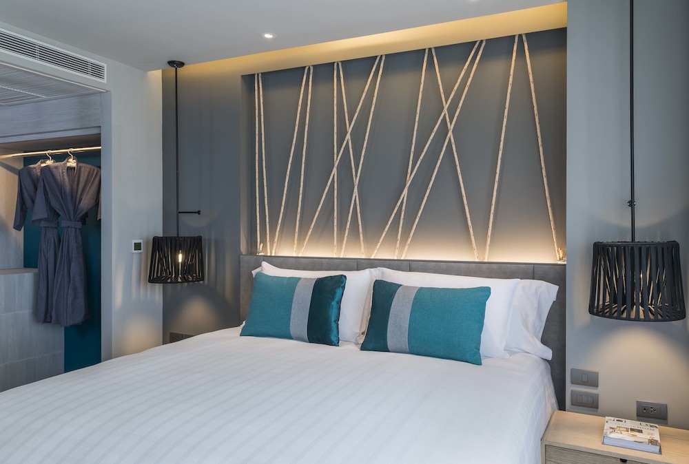 Suite, King Bed, Sea View