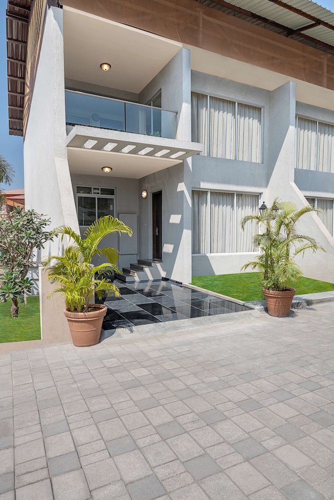 Radisson Blu Plaza Resort & Convention Centre Karjat in KARJAT