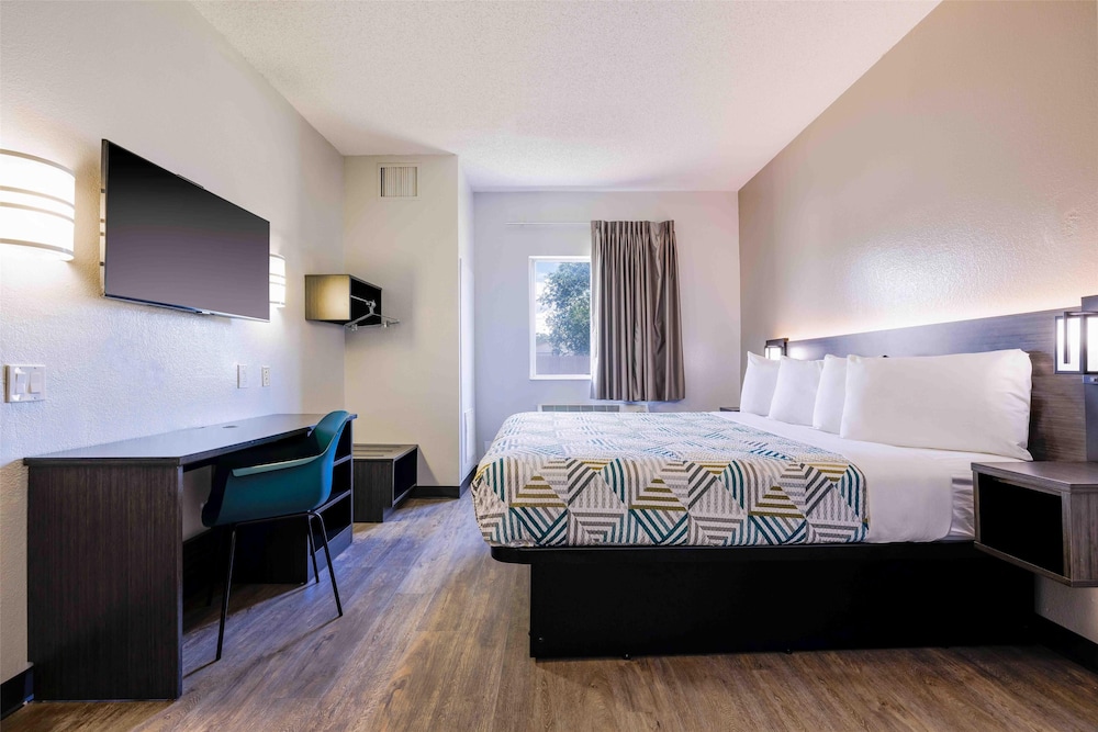 Motel6 Albuquerque, NM - North 16/62
