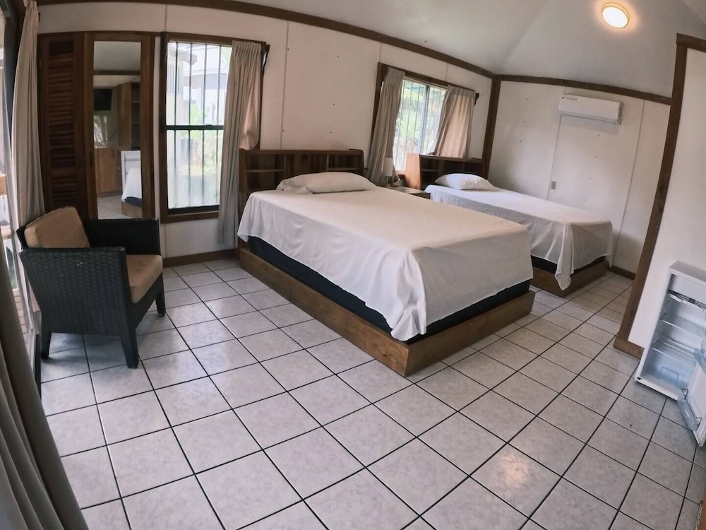 غرفة بسريرين مزدوجين بإطلالة على الحديقة، Coconut Tree West End 2/5