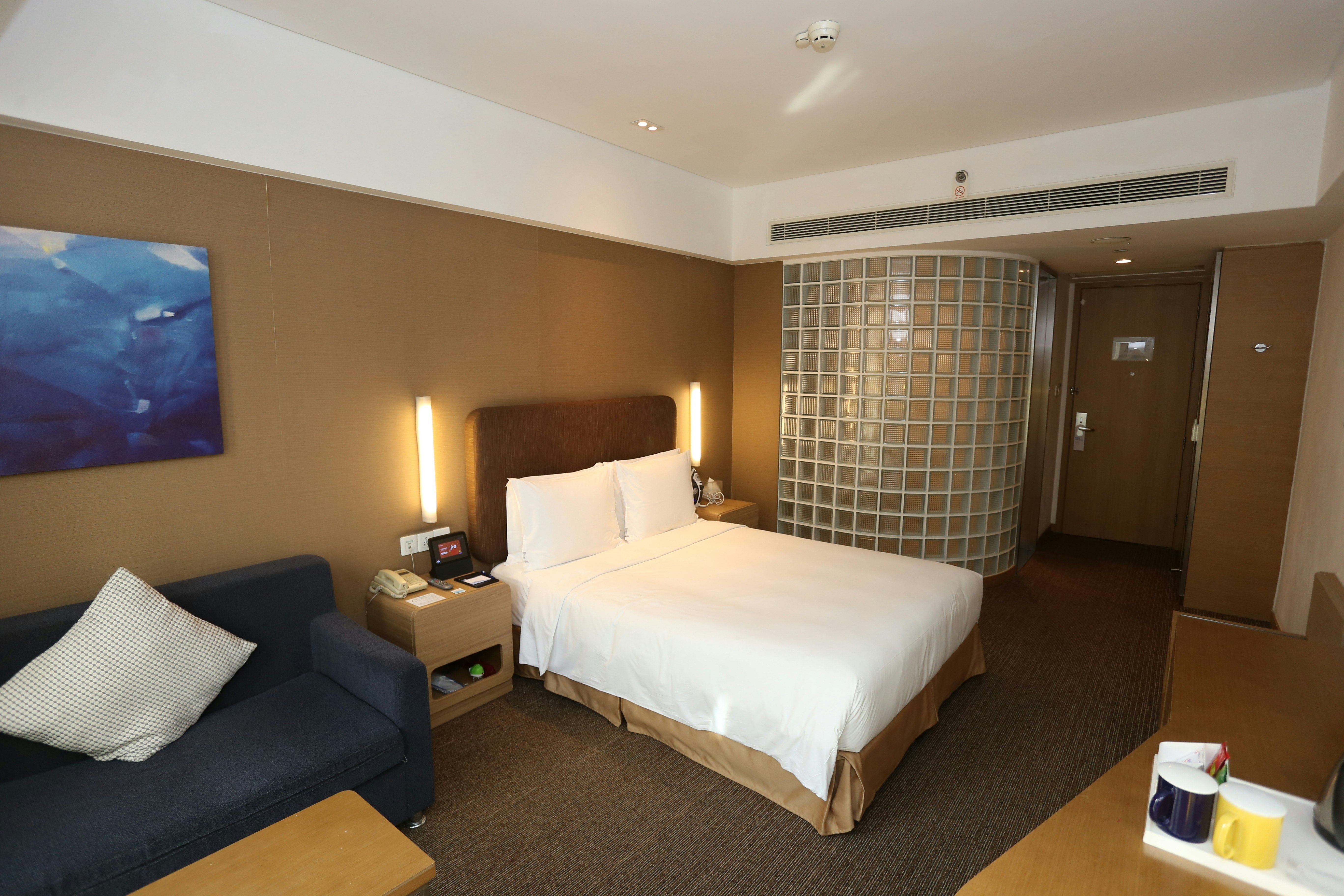 HOLIDAY INN EXPRESS SHANGHAI JINSHA 28/50
