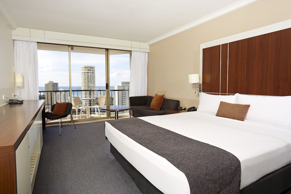 SUITE, KING BED