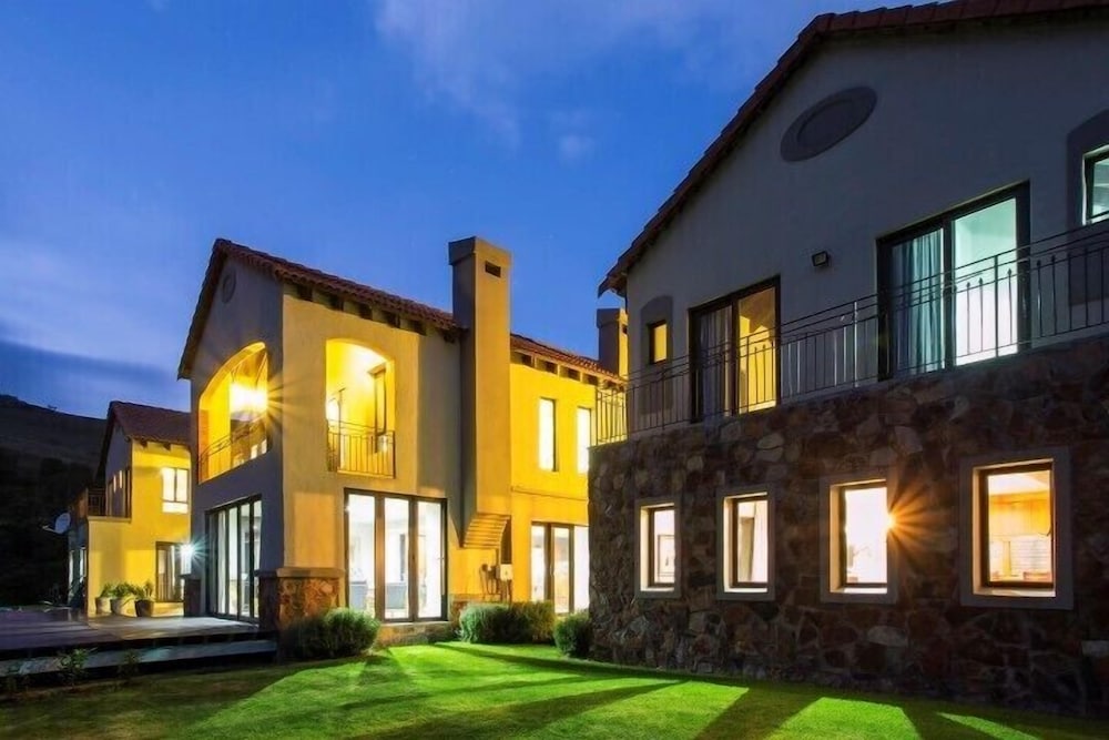 Mount High Luxury Country House 1/37