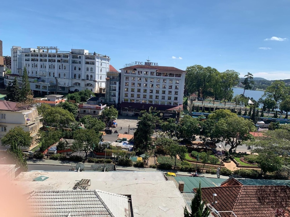 Royal Hotel Dalat 56/57