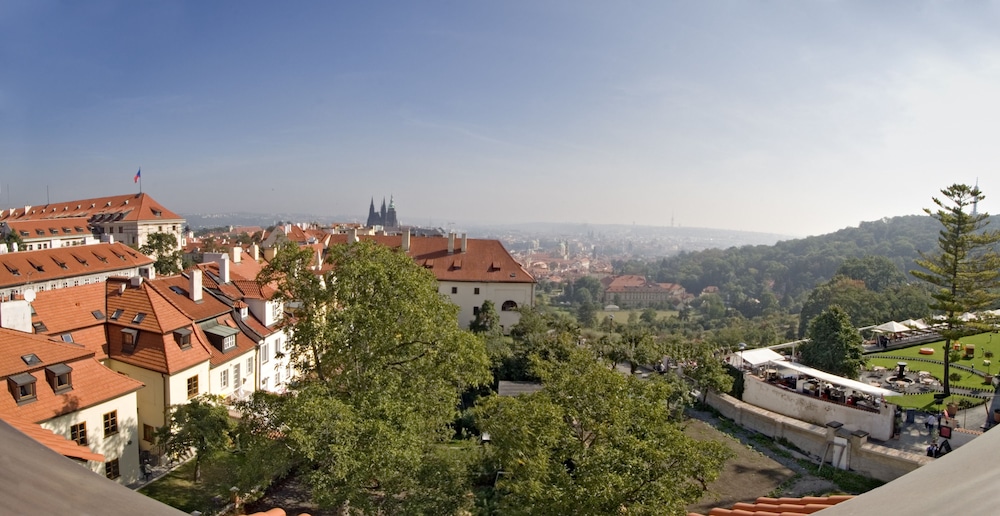 Monastery Hotel 85/89