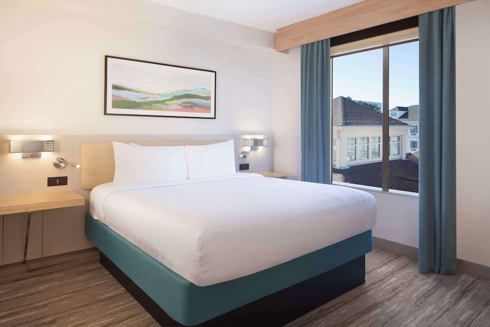1 BEDROOM, SUITE, KING BED