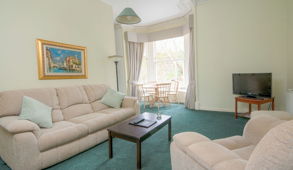 Mackays Hotel Wick 27/50