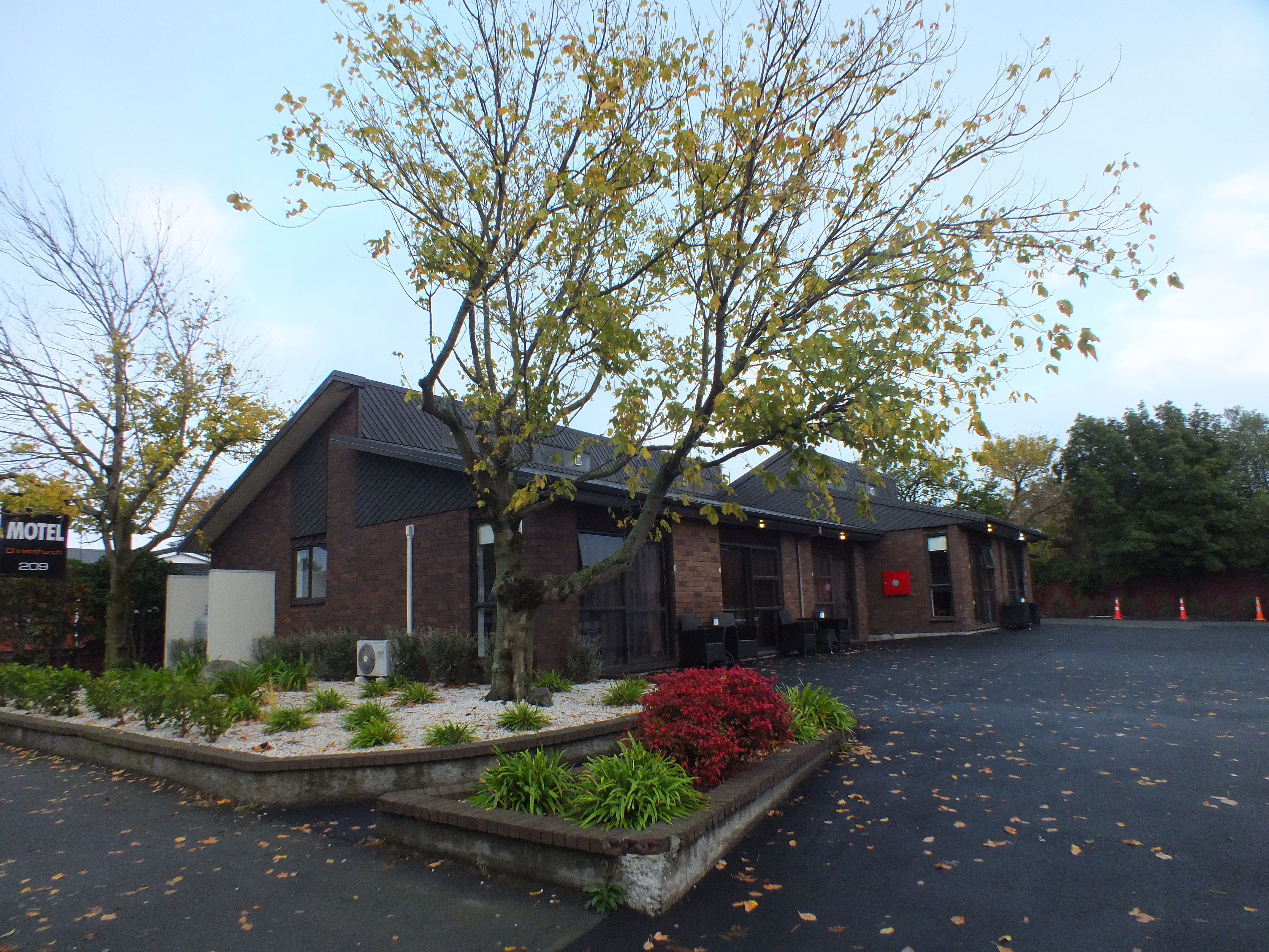 ABBEY MOTOR LODGE 2/6