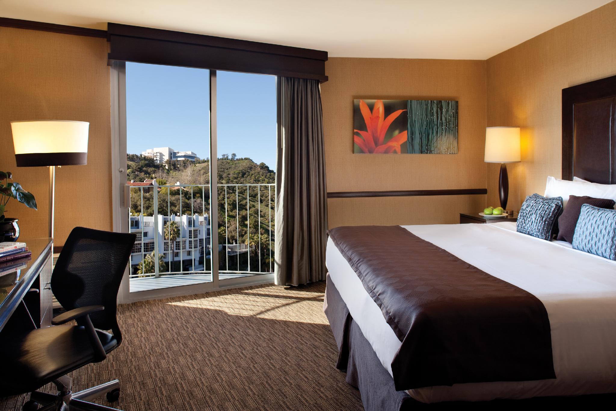 Skyline, King Bed