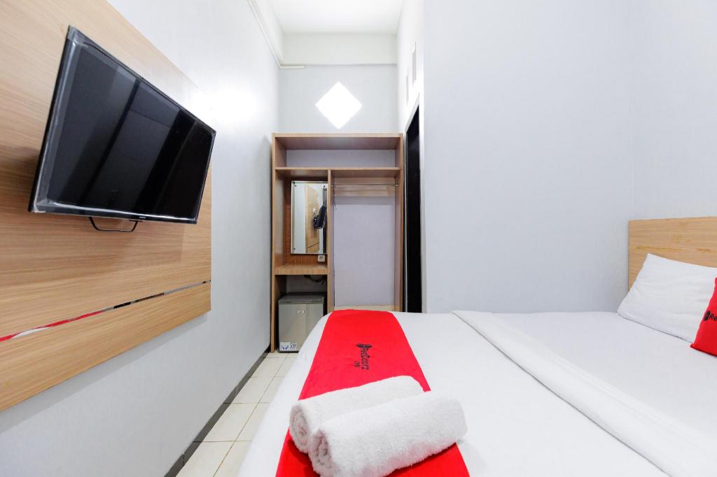 RedDoorz Plus near Malang Town Square 21/50