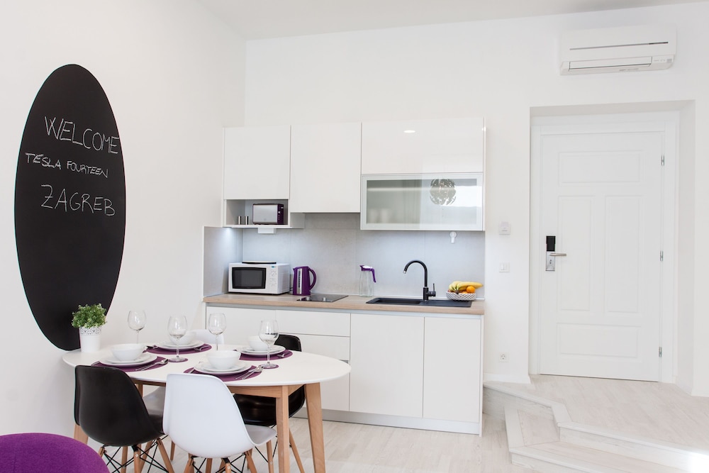 Tesla Boutique Apartments & Rooms 4/50
