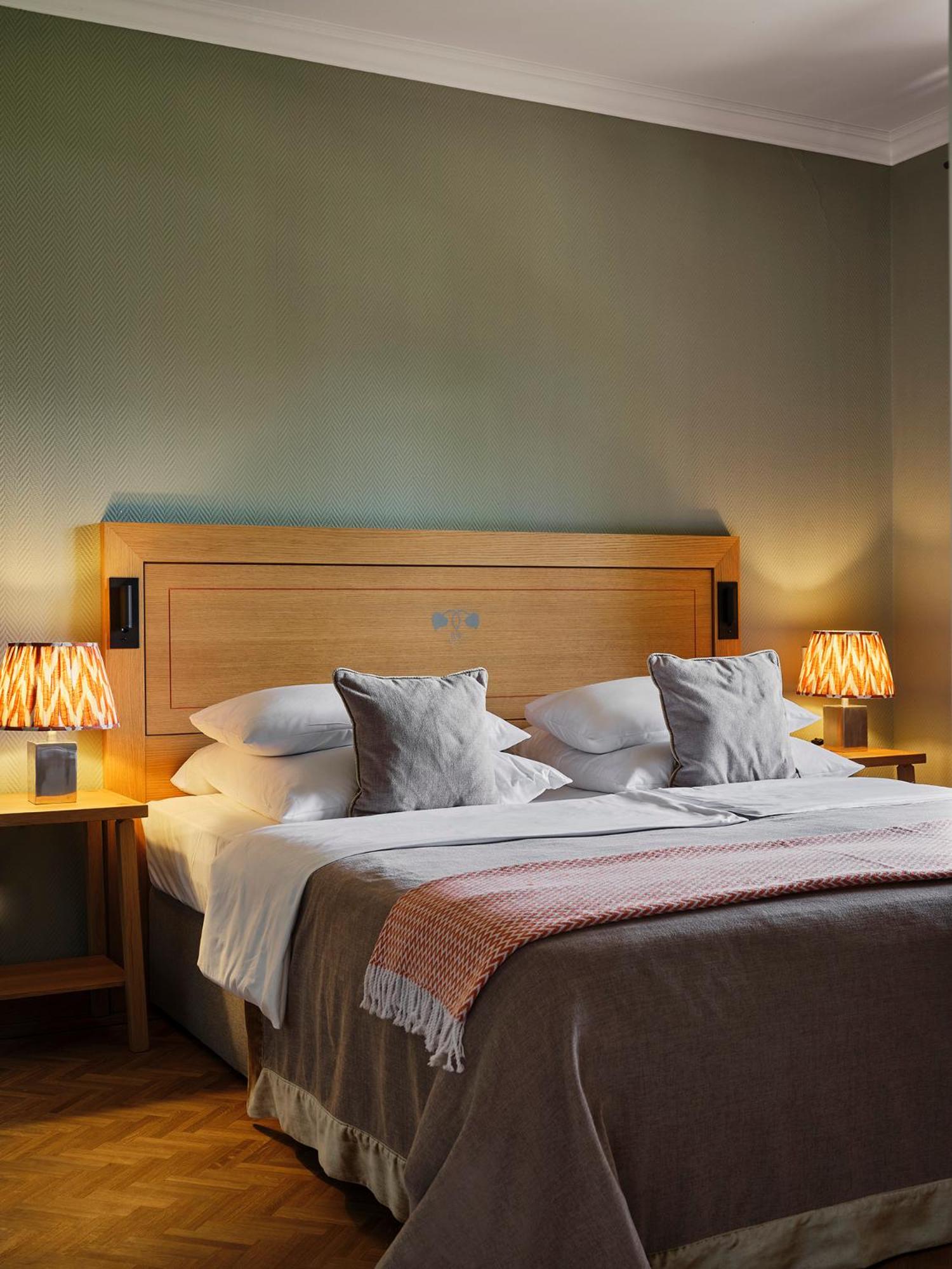 Room, Queen Bed, Garden View, No Balcony or Terrace, Small