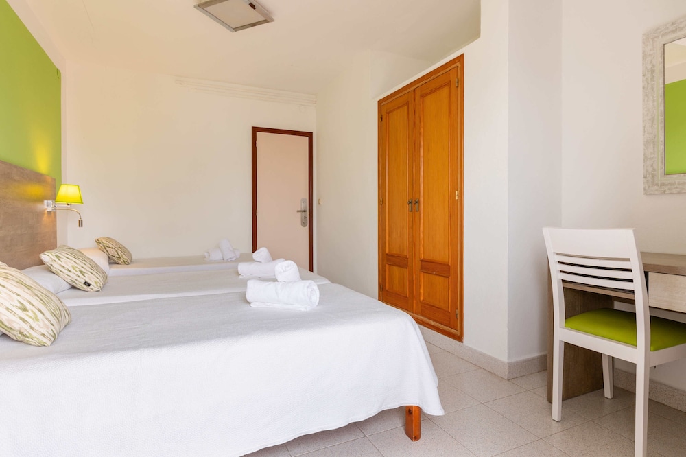 ROOM, TRIPLE, BALCONY