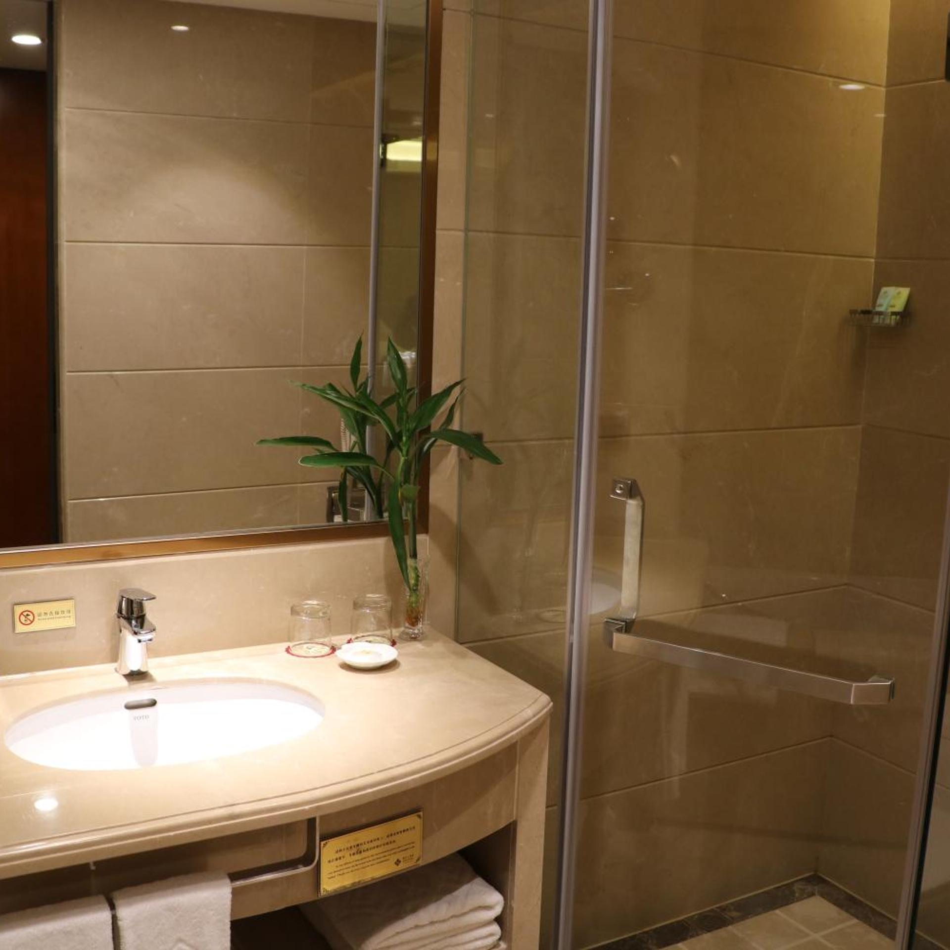 Rongjiang Hotel 72/74