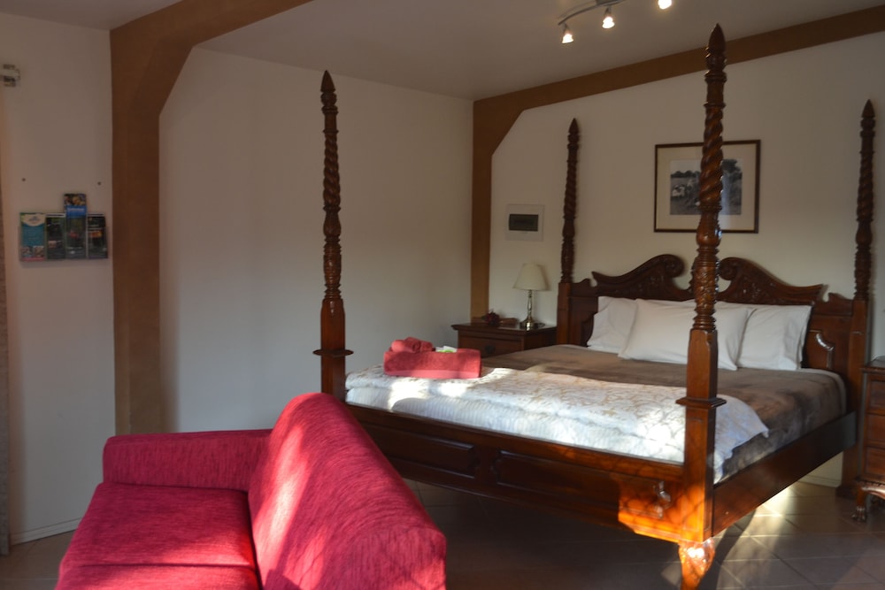 CLANDULLA COTTAGES 12/50