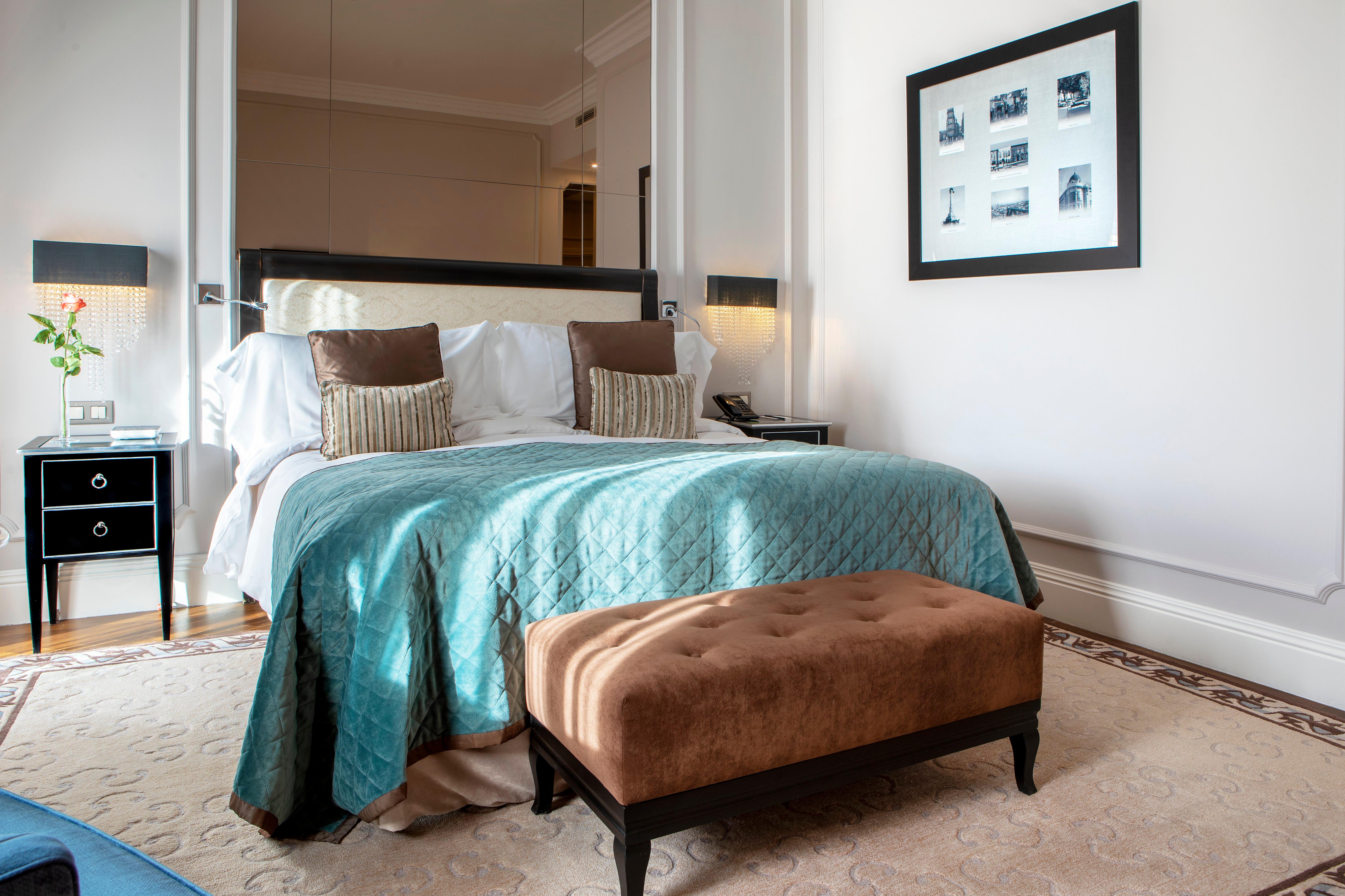 Classic, King Bed, City Center View