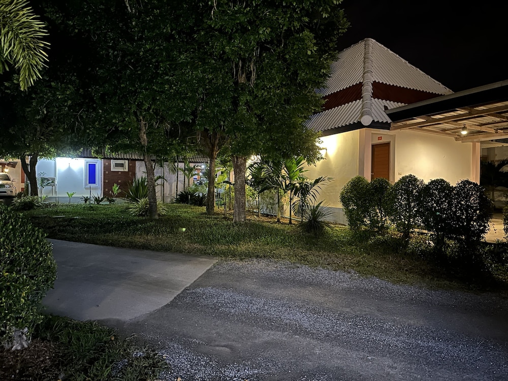 Suanrak Resort 12/16