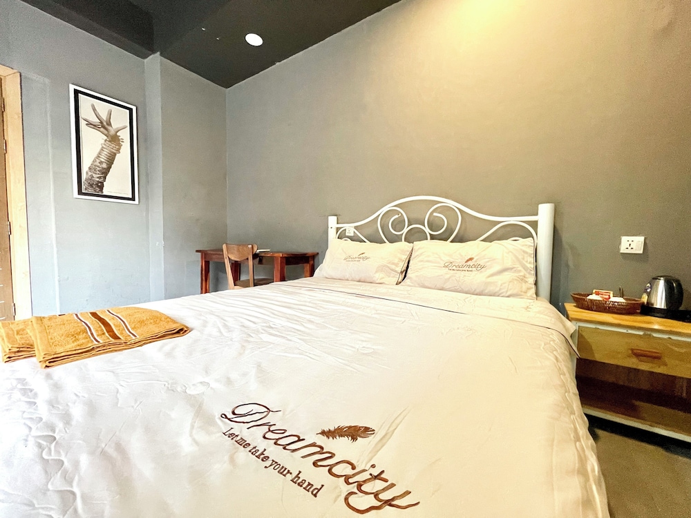 SKY HOTEL Central Phnom Penh - Rooms & Apartments 17/50