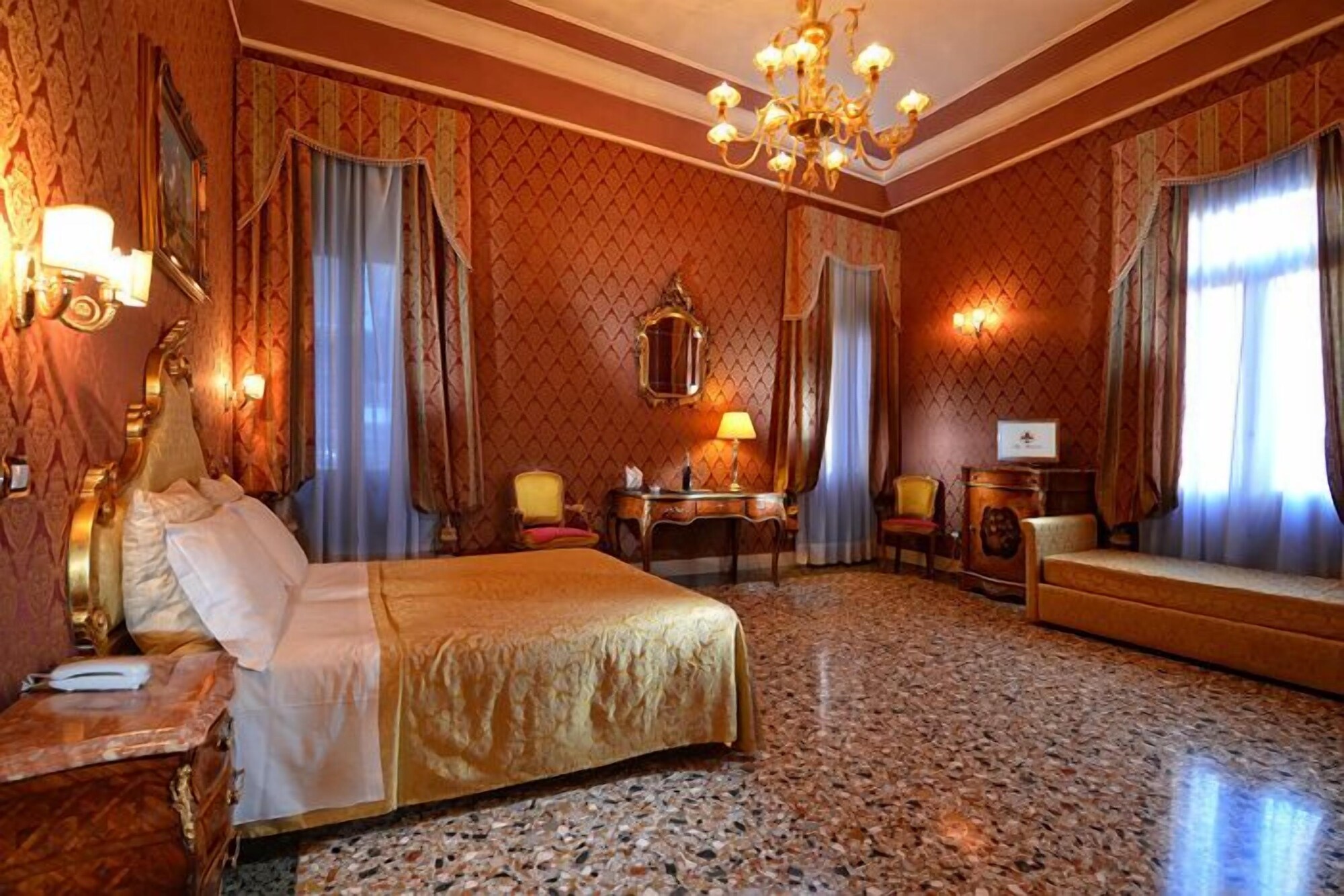 JUNIOR SUITE, STUDIO