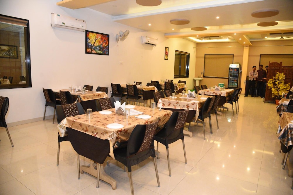 HOTEL GULMOHAR PRIDE 21/31