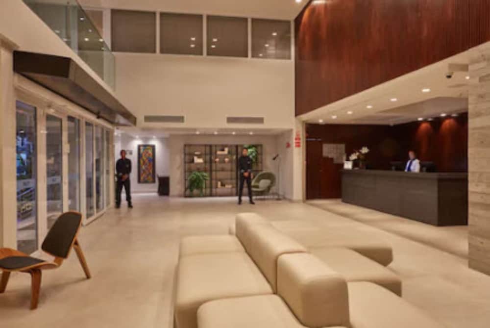 Flix Hotel 2/22