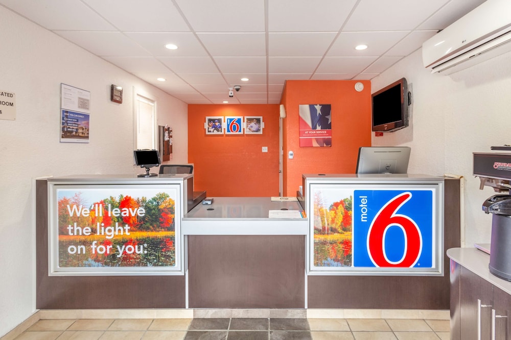 Motel6 Huntington, WV 8/51