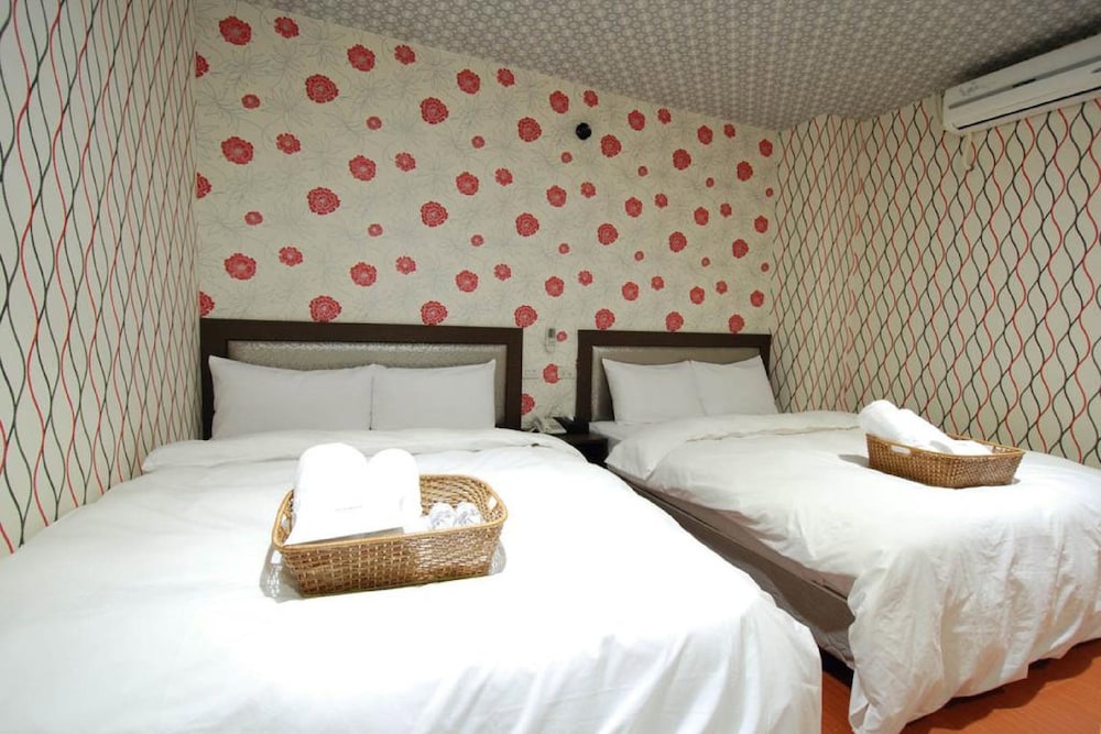 Happiness Inn 23/29