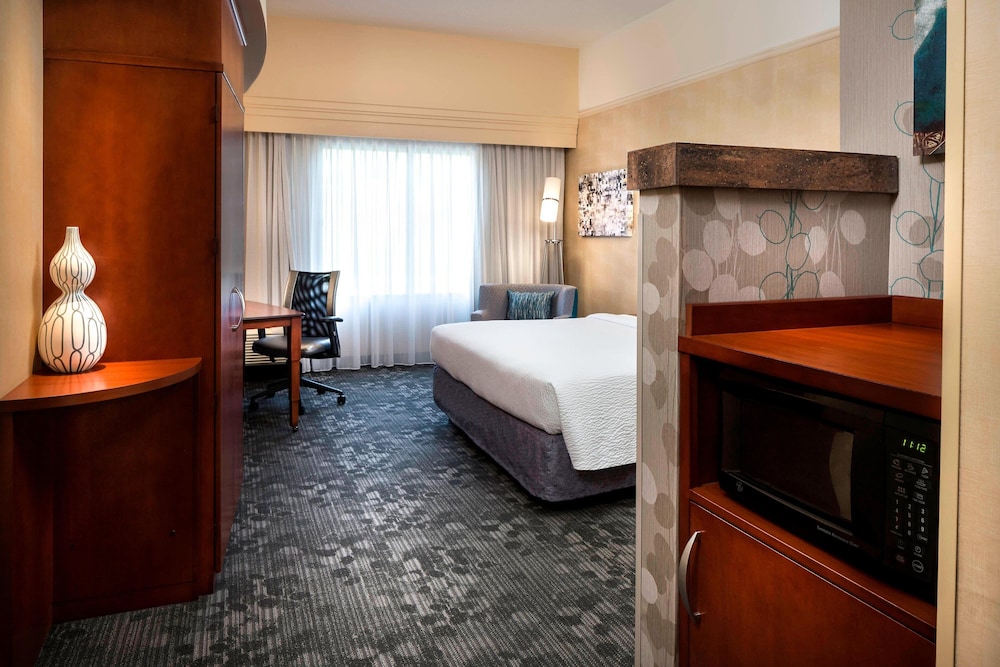 Courtyard by Marriott Kansas City Shawnee 19/71
