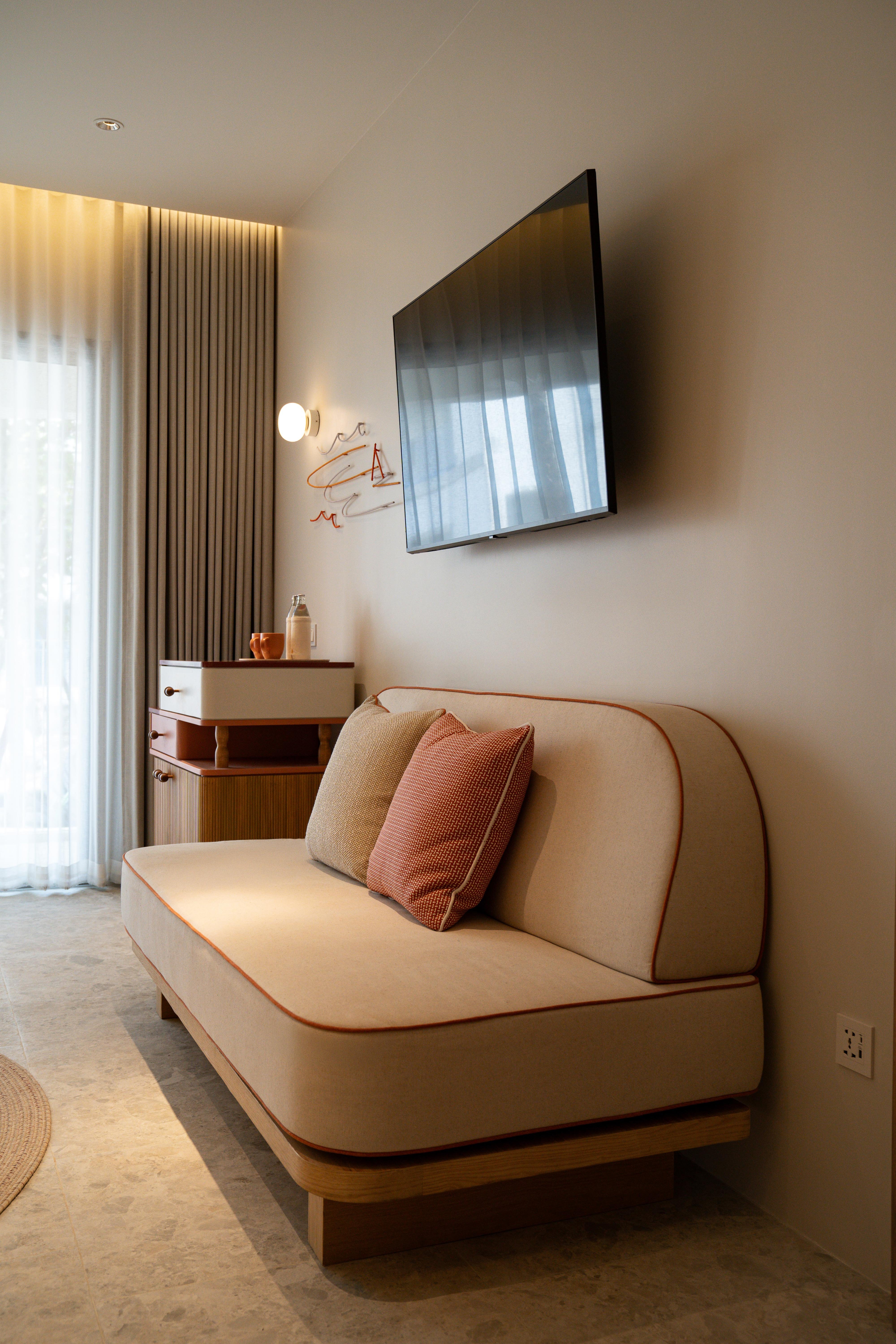 The Standard, Pattaya Na Jomtien 60/72