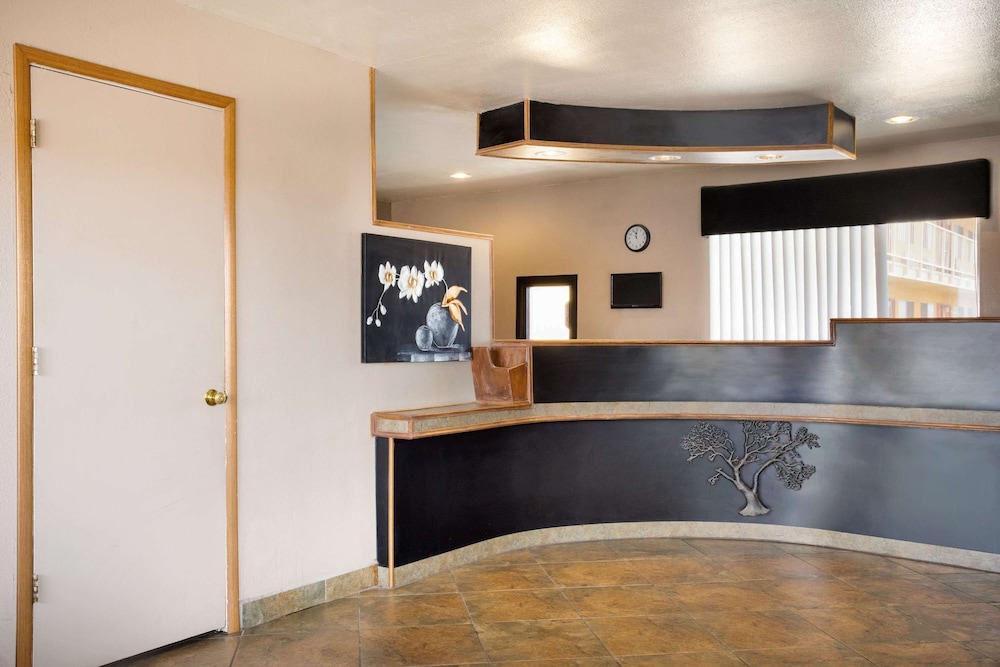 Travelodge By Wyndham Winslow 2/15