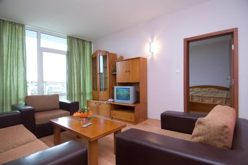 Ivana Palace 23/47