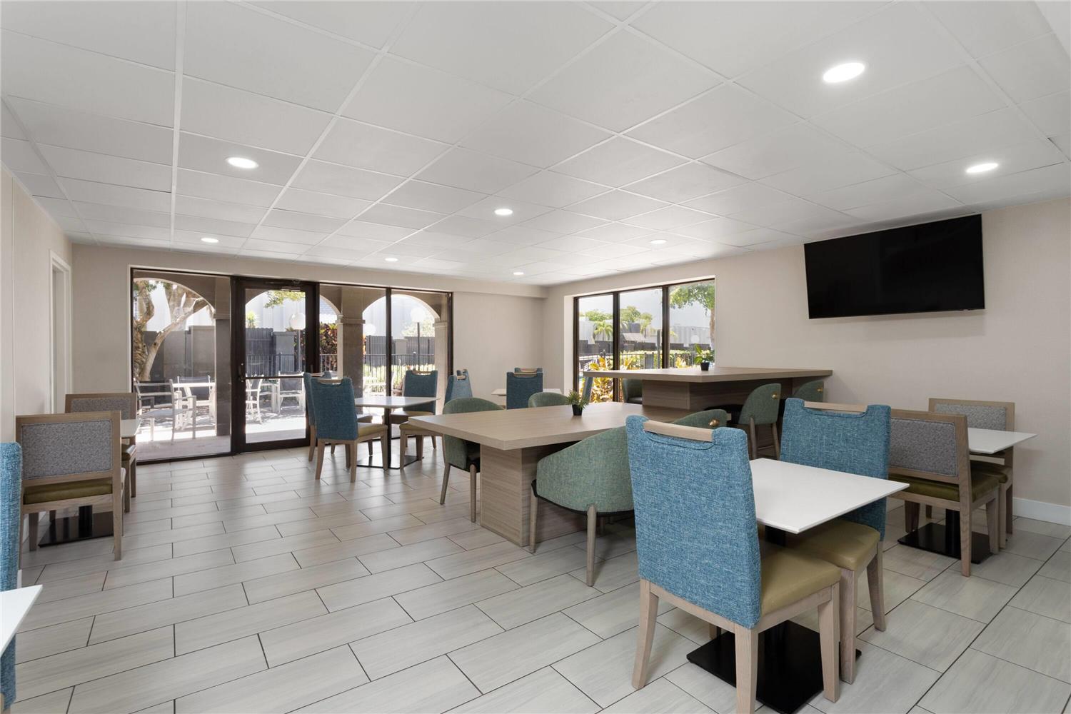 La Quinta Inn & Suites by Wyndham Ft Lauderdale Cypress Cr 36/44