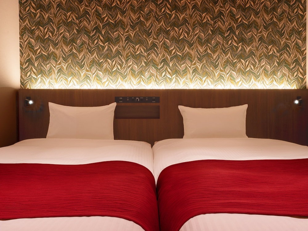 HOLLYWOOD, TWIN BEDS