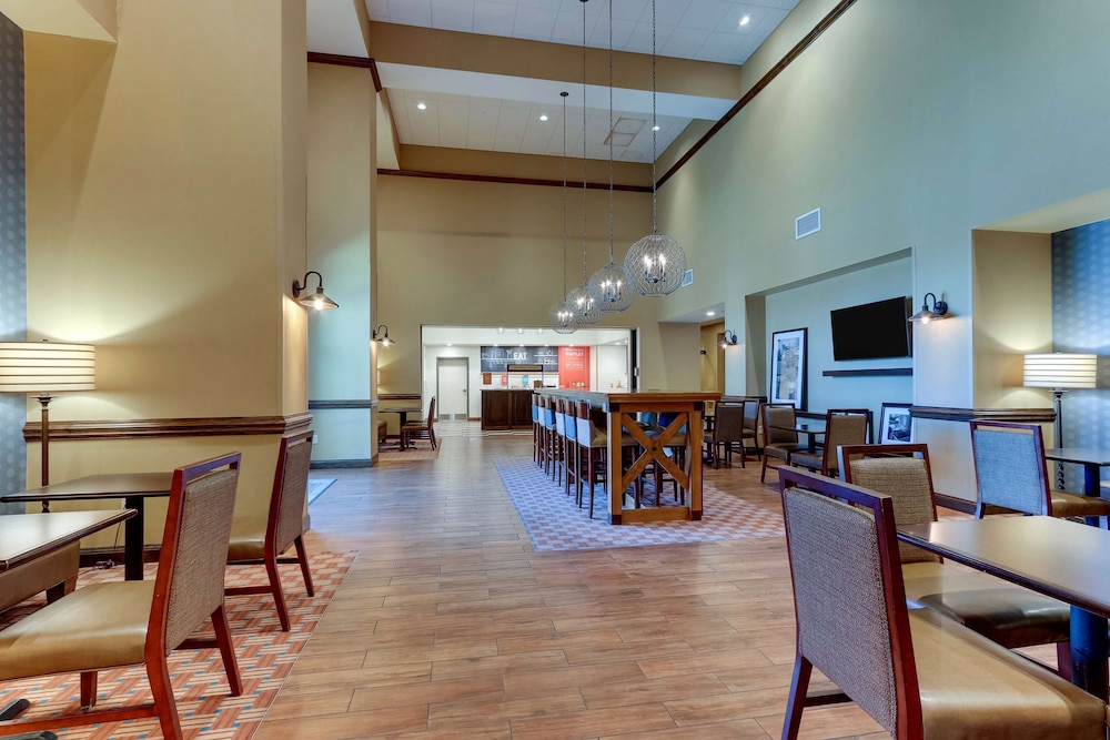 Hampton Inn & Suites Hartsville 62/76